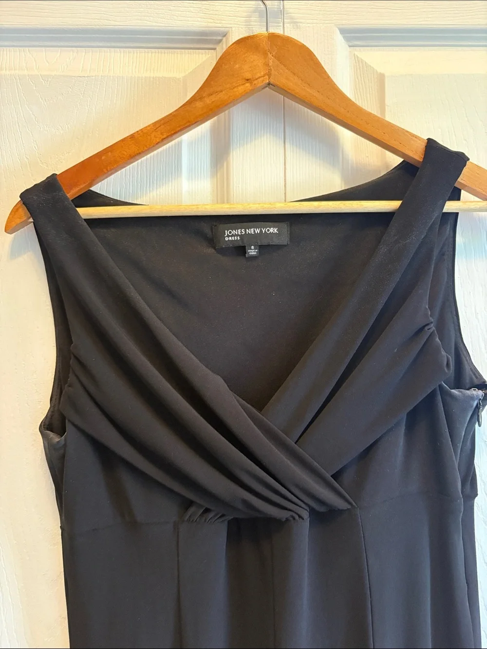 Jones New York Black Sleeveless Surplice V-Neck Pleated Midi Dress Size 8 - Picture 2 of 8